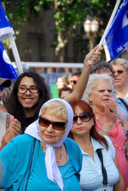 BUENOS AIRES, ARGENTINA - 17 Kasım 2011 'de Buenos Aires, Arjantin' de kimliği belirsiz bir kadın 