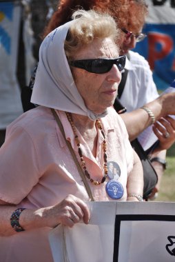 BUENOS AIRES, ARGENTINA - 17 Kasım 2011 'de Buenos Aires, Arjantin' de kimliği belirsiz bir kadın 