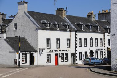 Güneşli bir günde eski bir kasaba