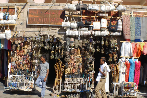 Karnak Egypt November Men Sale Souvenirs Typical Street Market November — Stock Photo, Image