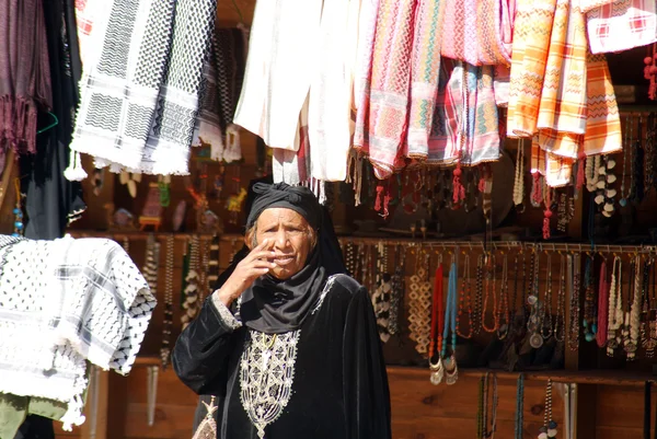 Old Woman Traditional Arab Clothes — Stock Photo, Image