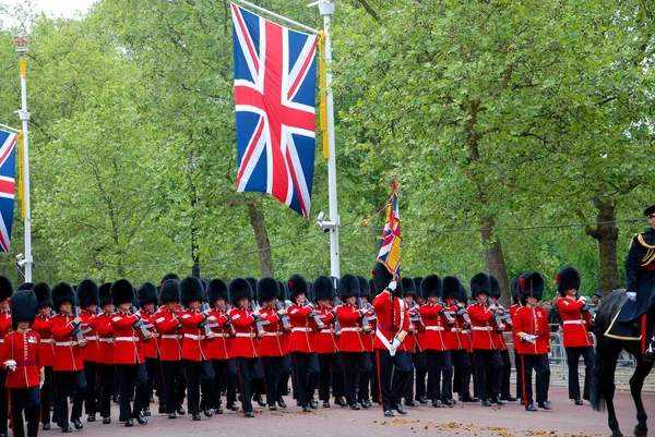 London Egyesült Királyság Június Királynő Őrei Színünnepség Alatt Plázában Buckingham — Stock Fotó