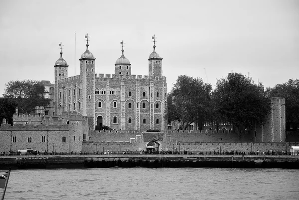 伦敦塔楼 Tower London 英国女王陛下的皇家宫殿和要塞 位于伦敦市中心泰晤士河北岸的一座历史性城堡 是一个受欢迎的旅游胜地 败血症 — 图库照片
