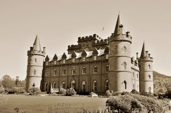 Inveraray城堡 Inveraray Castle 是苏格兰西部Argyll县Inveraray附近的一座庄园 位于Loch Fyne海岸 是Argyll公爵 部族首领坎贝尔的所在地 — 图库照片