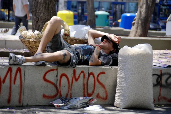 Buenos Aires Argentina Nov Mladý Muž Odpočívá Parku Poté Pokusil — Stock fotografie