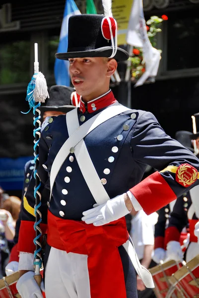 Buenos Areas Argentine November Jóvenes Identificados Con Disfraces Militares Desfile —  Fotos de Stock