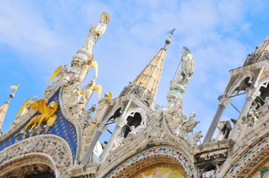 Ön cephe ayrıntıları, Venedik 'teki San Marco Bazilikası Aziz Mark Patriksel Katedrali Venedik Katolik Başpiskoposluğu' nun katedrali.