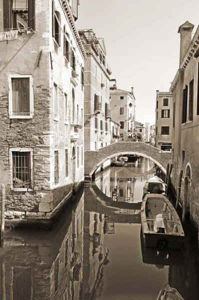 ヴェネツィアイタリア6月12日 ヴェネツィアで6月12日にヴェネツィアの通りの内側にイタリア 世界第28位の国際観光都市では 1日平均5万人の観光客が訪れる — ストック写真