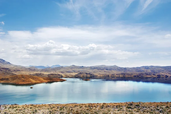 ペルー南部のアルチプラノのアンデス風景 — ストック写真
