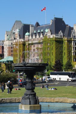 Fairmont İmparatoriçesi, Victoria, British Columbia, Kanada 'daki en eski ve en ünlü otellerden biridir. Hükümet caddesinde İç Liman 'a bakan İmparatoriçe ikonik bir sembol haline geldi..