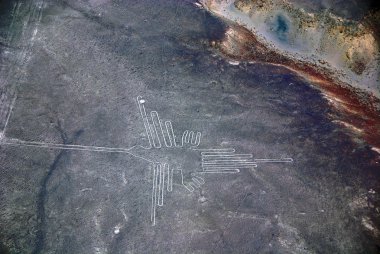 Astronot Nazca Çizgileri, Güney Peru 'daki Nazca Çölü' nde bulunan bir dizi antik geogliftir. 1994 yılında UNESCO Dünya Mirasları Listesi olarak belirlendi.. 