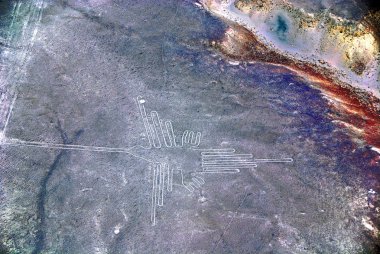 Astronot Nazca Çizgileri, Güney Peru 'daki Nazca Çölü' nde bulunan bir dizi antik geogliftir. 1994 yılında UNESCO Dünya Mirasları Listesi olarak belirlendi.. 