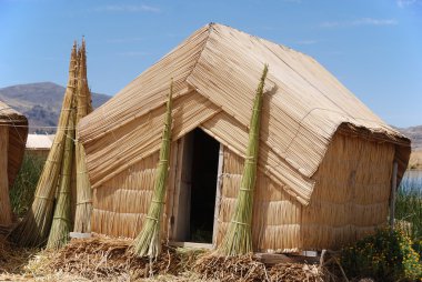 Uros Adası 'ndaki ev Titicaca Gölü