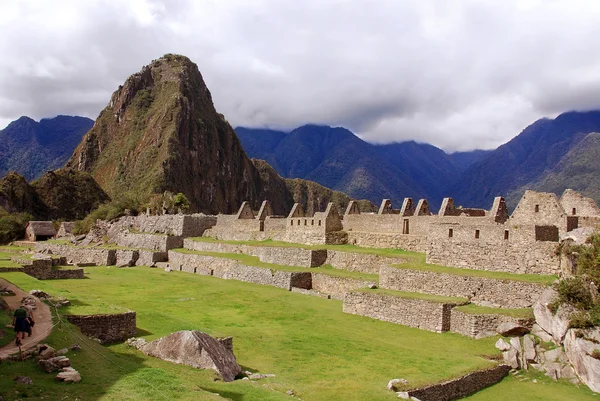 Machu Picchu位于南美洲的库斯科地区 位于秘鲁乌鲁班巴谷 Urbamba Valley 上方的一座山脊上 位于库斯科西北80公里处 — 图库照片