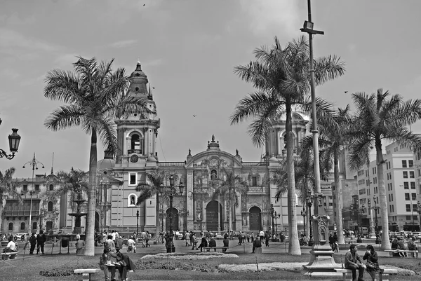 利马秘鲁11月24日 2009年11月24日 秘鲁利马阿尔马斯广场大教堂 是利马市的诞生地 也是该市的核心 位于利马历史中心 — 图库照片