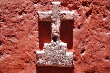 Eski şehirde kırmızı tuğla duvar