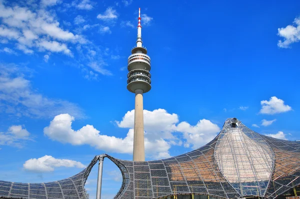 MUNICH - Almanya 'nın Münih kentinde bulunan Olimpiyat Stadyumu, 12 Haziran 201 tarihinde Almanya' nın başkenti Münih 'te gerçekleştirilen 1972 Yaz Olimpiyatları için inşa edilen Olimpiyat Parkı.