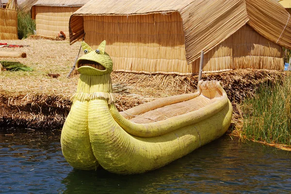 Los Botes Balsas Del Lago Titicaca Junto Con Las Canoas — Foto de Stock