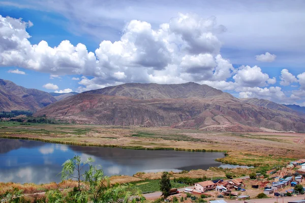 秘鲁南部高原上的安第斯山脉景观 — 图库照片