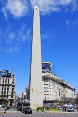 BUENOS ARGENTINA 29: Obelisco Avenida 9 de Julio, Arjantin 'in Buenos Aires şehrinde yer alan bir caddedir. Adı Arjantin 'in Bağımsızlık Günü onuruna 9 Temmuz 1816. 29 Kasım 2011 'de