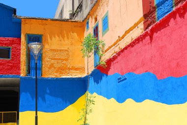 Peru şehrindeki renkli binalar