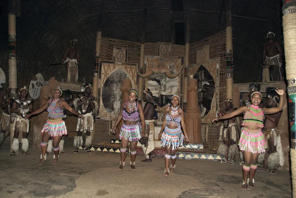 Sakaland November Oidentifierade Zulu Dansare Bär Traditionella Zulu Kläder Presentationen — Stockfoto
