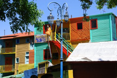 La Boca, Buenos Aires, Arjantin 'in renkli binalarının bir kısmı.