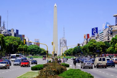 BUENOS ARGENTINA 29: Obelisco Avenida 9 de Julio, Arjantin 'in Buenos Aires şehrinde yer alan bir caddedir. Adı Arjantin 'in Bağımsızlık Günü onuruna 9 Temmuz 1816. 29 Kasım 2011 'de