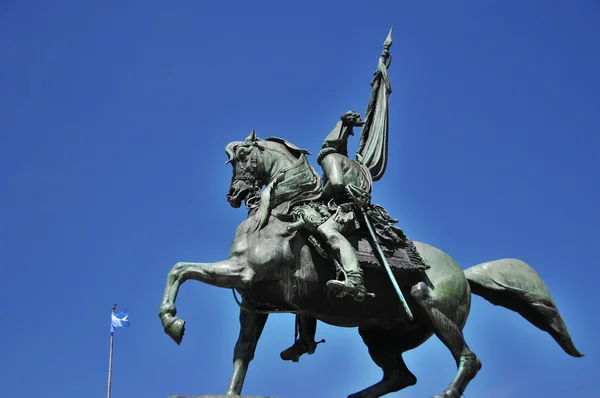 Escultura Histórica Sobre Fondo Del Cielo —  Fotos de Stock