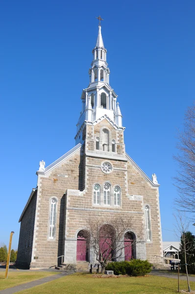 春天的天主教教堂 加拿大魁北克布罗蒙特 — 图库照片