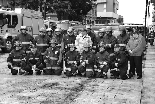 Puntas Arenas Patagonia Chile 2011年11月27日 チリのプンタス アレナスで開催されるプンタス アレナス国際消防競技会のための消防士の準備 — ストック写真