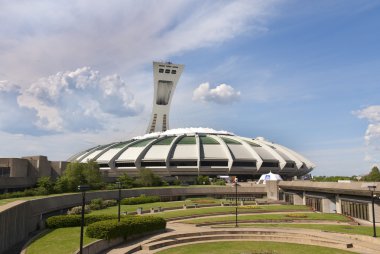 Montreal, Kanada - 24 Haziran 2008 Montreal Olimpiyat Stadyumu. Dünyanın en yüksek eğimli kulesi. Olimpiyat kulesi 175 metre yüksekliğinde ve 45 derecelik açıyla duruyor..