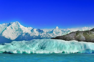 Perito Moreno Buzulu, Arjantin 'in Santa Cruz eyaletindeki Los Glaciares Ulusal Parkı' nda bulunan bir buzuldur. Patagonya 'nın en önemli turistik merkezlerinden biridir.