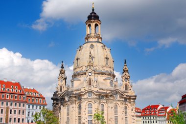Dresden Frauenkirche (Almanca: Dresdner Frauenkirche, tam anlamıyla Our Lady Kilisesi), Almanya 'nın doğusunda, Dresden şehrinde bulunan bir Lüterci kilisesidir..