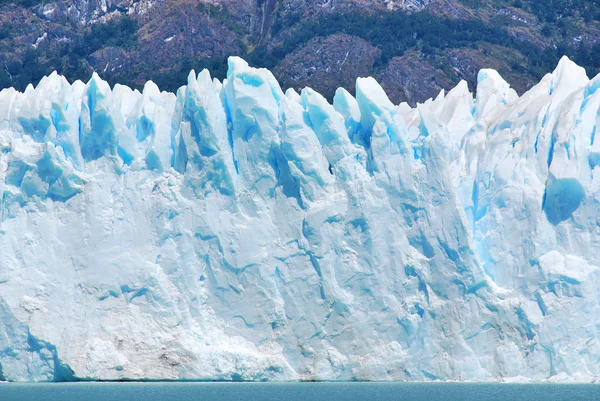 莫雷诺冰川 Perito Moreno Glacier 是位于阿根廷圣克鲁斯省Los Glaciares国家公园的一座冰川 它是阿根廷巴塔哥尼亚最重要的旅游胜地之一 — 图库照片