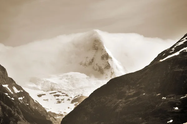 Schneebedeckte Berge Zur Winterzeit — Stockfoto