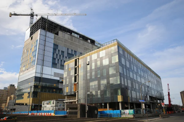 Montreal Kanada Mayıs 04: Yeni Montreal Merkezi inşaatı devam ediyor Montreal de l 'Universite de Montreal (Chum), veya Universite de Montreal' s Hospital Center, 4 Mayıs 2012