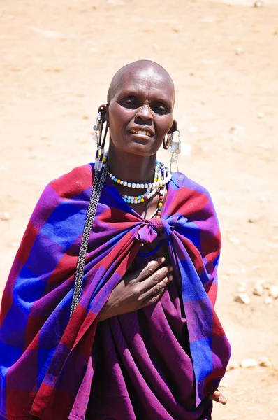 Serengeti Tanzânia Nov Mulher Masai Não Identificada Adornada Com Jóias — Fotografia de Stock