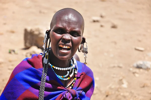 Serengeti Tanzânia Nov Mulher Masai Não Identificada Adornada Com Jóias — Fotografia de Stock