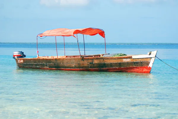 Αλιευτικό Σκάφος Τραβηγμένο Στο Χωριό Nungwi Στο Νησί Zanzibar Τανζανία — Φωτογραφία Αρχείου