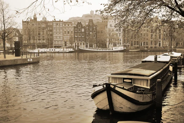 Csónakok Amszterdam Hollandia Csatornáiban — Stock Fotó