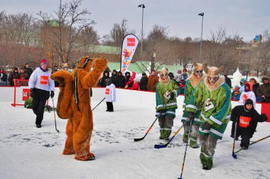 Kış festivalinde hokey maçı