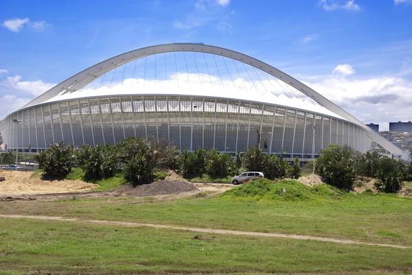 26 Kasım 2009 'da Durban, Güney Afrika' daki Moses Mabhida Stadyumu 'nda. 2010 FIFA Dünya Kupası 'nın ev sahibi stadyumlarından biridir..
