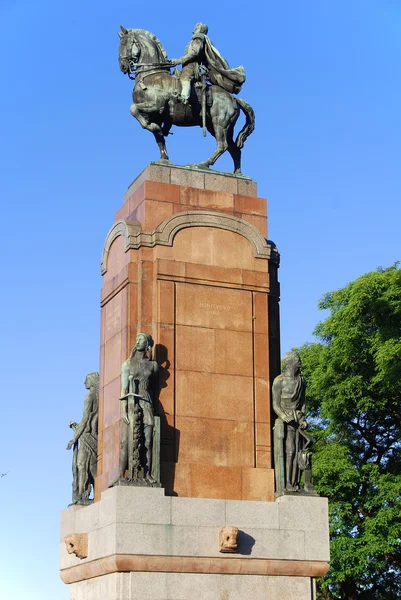 Historisches Denkmal Oder Denkmal Der Nähe Des Parks — Stockfoto