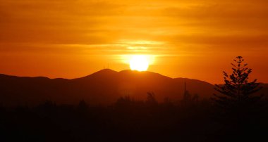 Peru 'nun Ariquipa yakınlarındaki Peru çölünde gün batımı