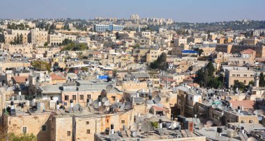 JERUSALEM - 28 10 16: Kuş bakışı Kudüs Judaean Dağları 'nda bir platoda yer alan bir şehirdir. Dünyanın en eski şehirlerinden biri olan Kudüs 'e 