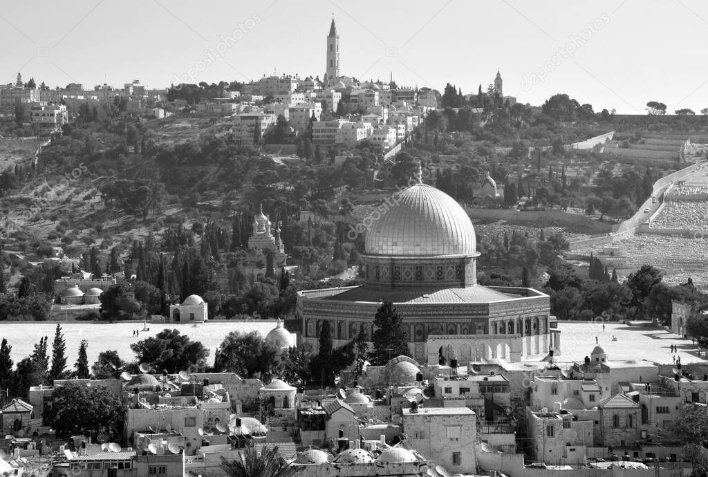 Panoramic view of Al-Aqsa Mosque, Jerusalem Old city and the Temple Mount, Dome of the Rock and Al Aqsa Mosque from the Mount of Olives in Jerusalem, Israel