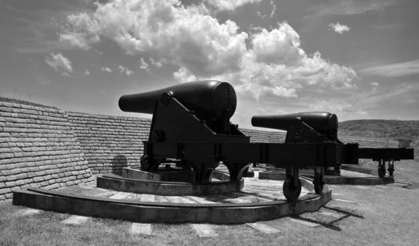 チャールストンSc Usa 2016年6月24日 モーリー砦大砲は 指揮官ウィリアム モーリー将軍にちなんで名付けられたチャールストン市を守るために建設されたサリヴァンズ島の要塞である — ストック写真