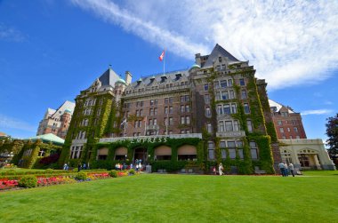 VICTORIA BC CANADA - 19 Haziran 2015: İmparatoriçe Oteli kentin kendisi için bir semboldür. Ulusal önemi nedeniyle Ulusal Tarih Bölgesi olarak belirlendi.