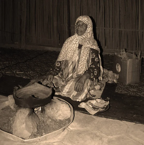 Douz Tunisie Octobre Une Bédouine Non Identifiée Porte Des Vêtements — Photo